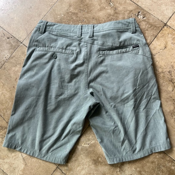 Volcom cargo short size 30 good condition green Surf  and Turf  four-way stretch - Picture 9 of 13